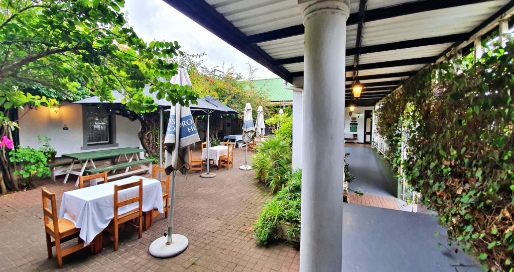 Reis na gister: Die Albertinia Hotel en ander verhale