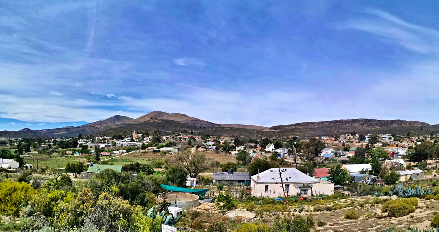 Uniondale: Dorp van grassnyers en spookryers