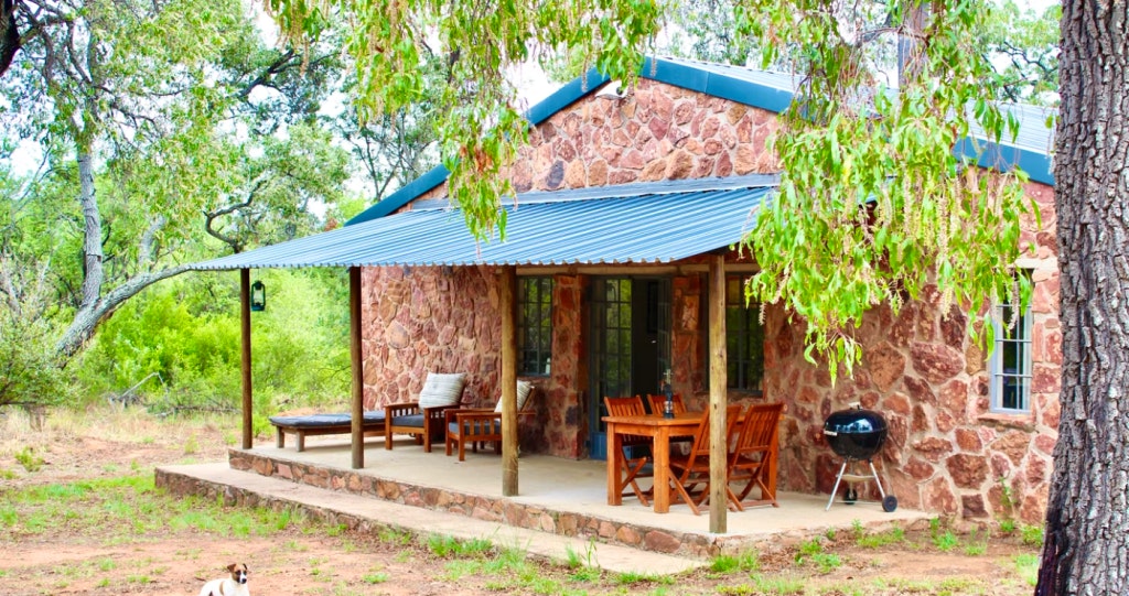Syringa Sands Forest Cottage Waterberg in Limpopo lekkerslaap verblyf selfsorg accommodation game watching safari