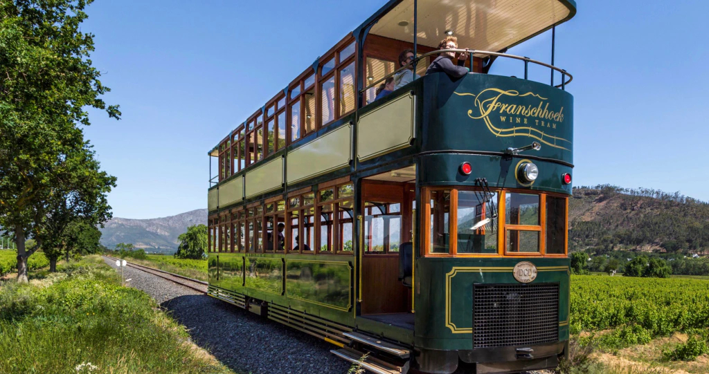 Dis feestelik op die Franschhoek Wine Tram