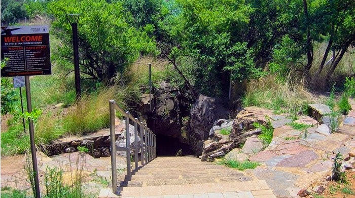Entry to a cave via alandmarie (Flickr)